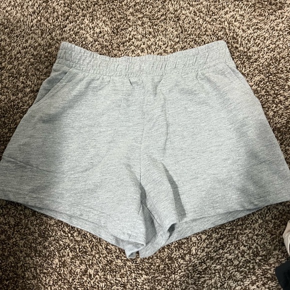 Universal thread shorts - Picture 1 of 3